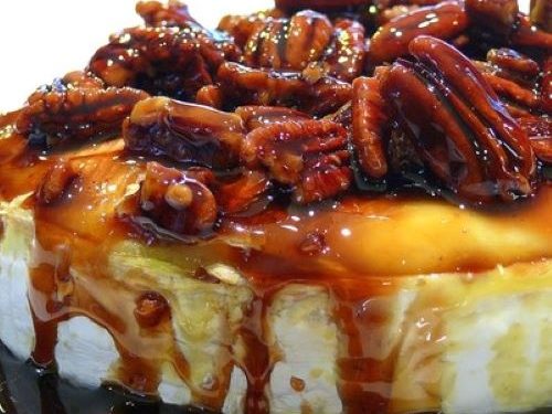 Kahlua Caramel Baked Brie - 4 Ingredients! - That Skinny Chick Can